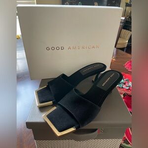 Good American-the Standout Square Toe Slide. Black with Gold trim. 7.5 NIB